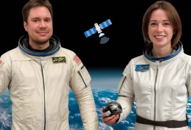 Hendrik und Martina in Astronautenanzügen. Im Weltraum mit einem skizzierten OneWeb Satelliten.